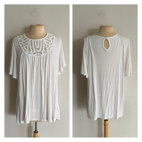 torrid Tops - ❤️$15 BUNDLE SALE Torrid white tee